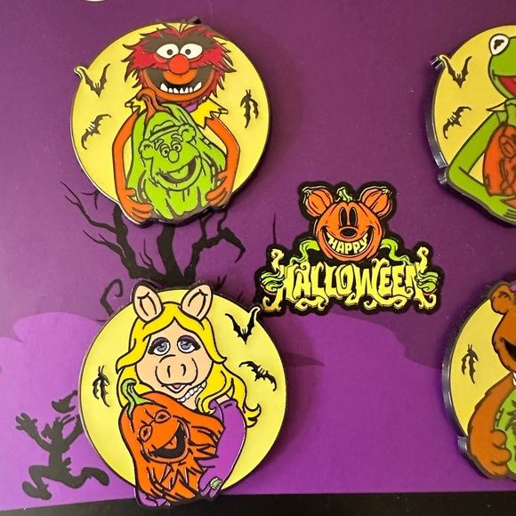 Disney Halloween Muppets Pin Collection - NWT - RARE - Picture 2 of 4